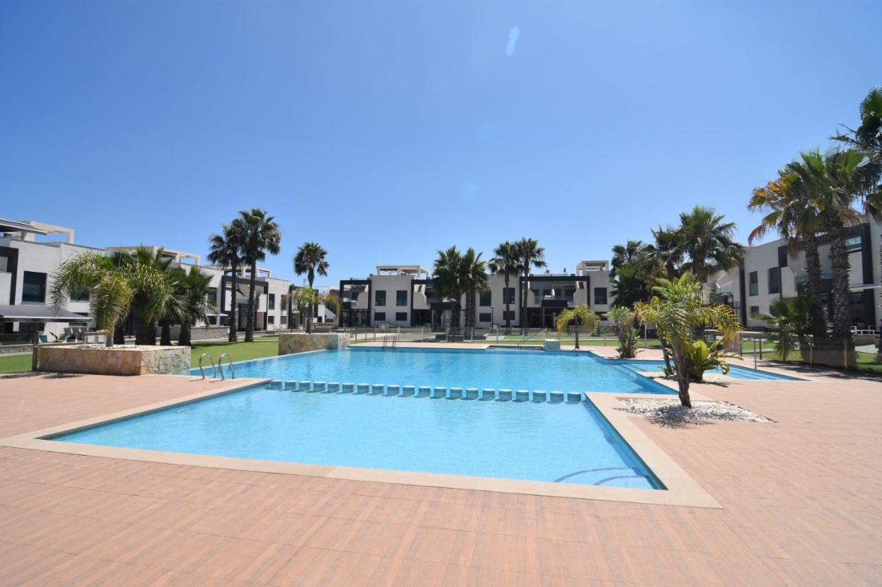Oasis Beach โอริอุเอลา ภายนอก รูปภาพ