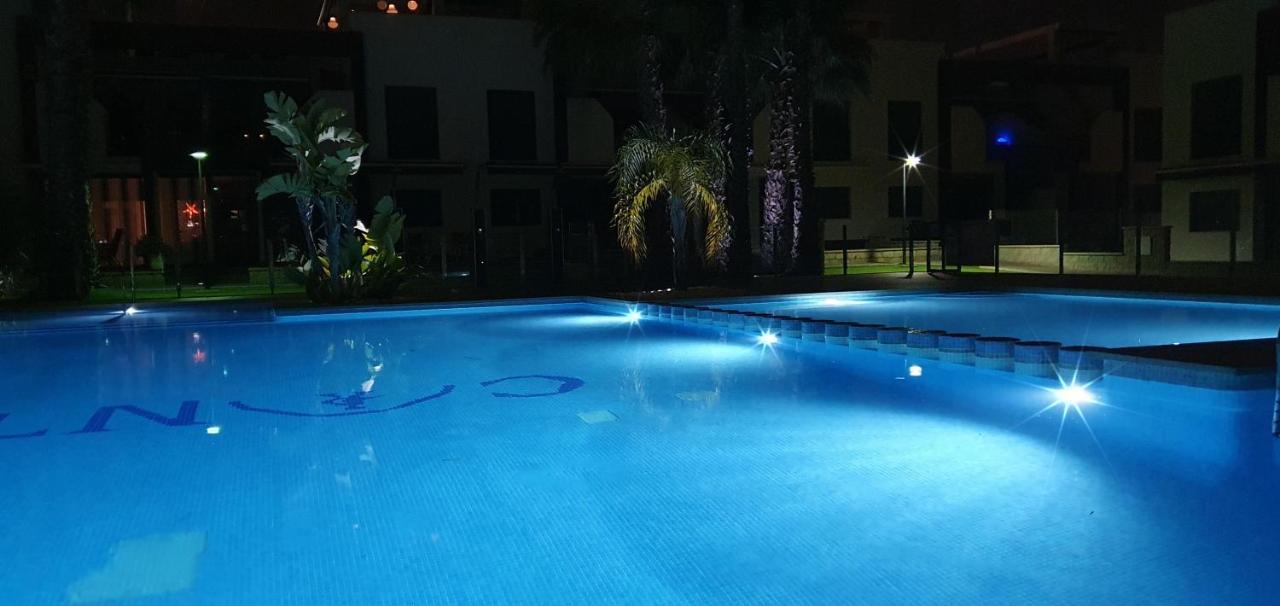 Oasis Beach โอริอุเอลา ภายนอก รูปภาพ
